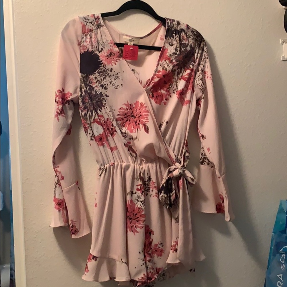 Long sleeve light pink romper